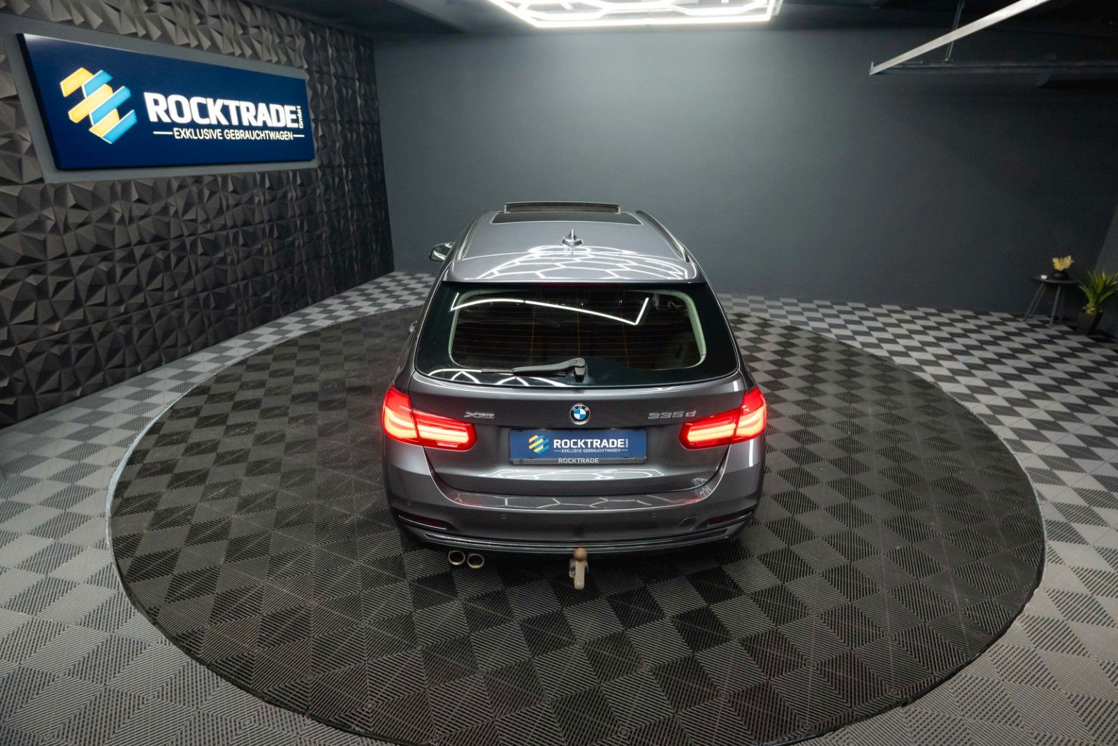 Fahrzeugabbildung BMW 335d xDrive Sport Line | LED | Pano | HUD | TÜV
