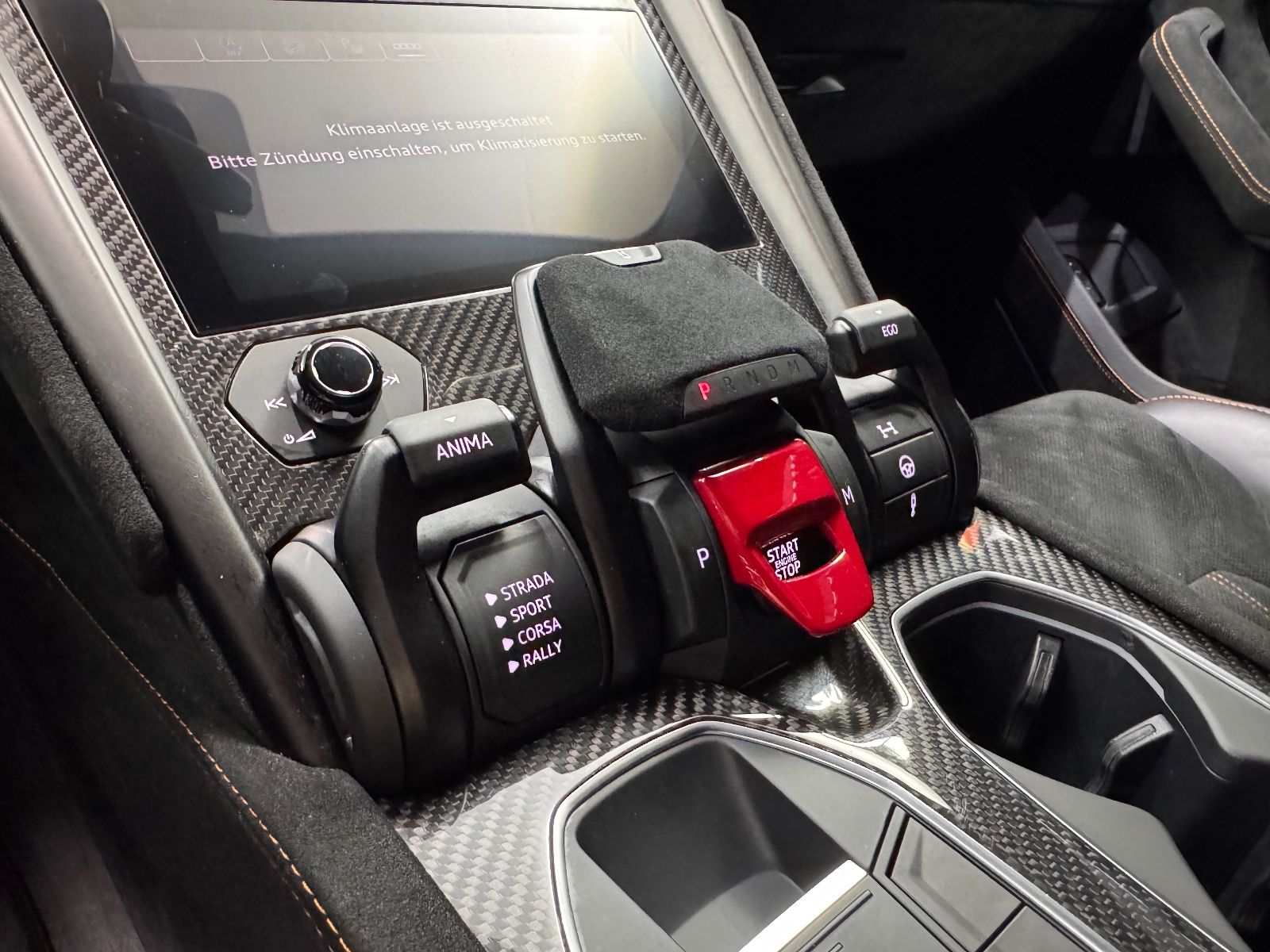 Fahrzeugabbildung Lamborghini Urus Performante|FULL-CARBON|AKRAPOVIC|MASSAGE|