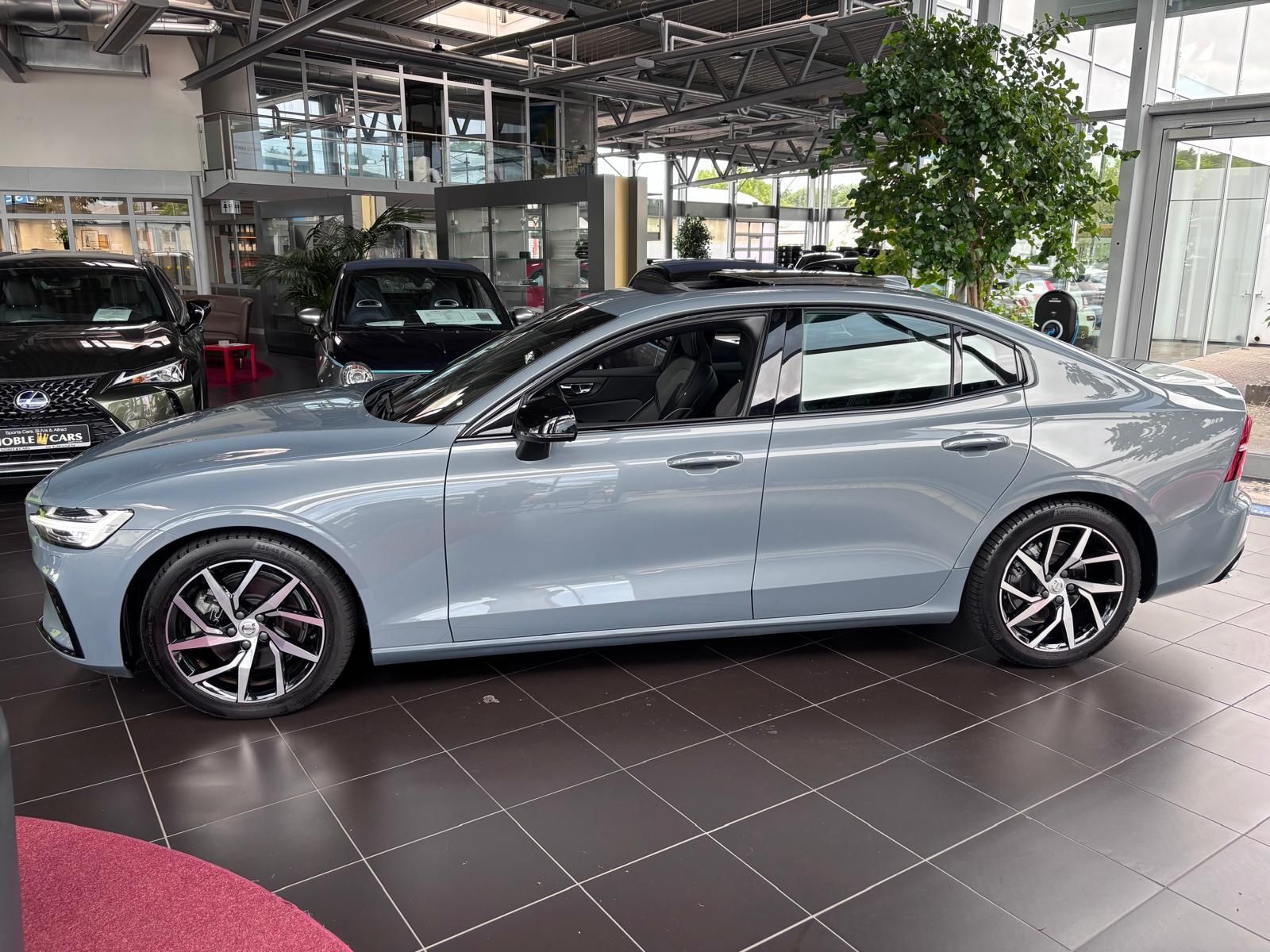 Fahrzeugabbildung Volvo S60 Lim. R Design PANO LED NAVI ALU