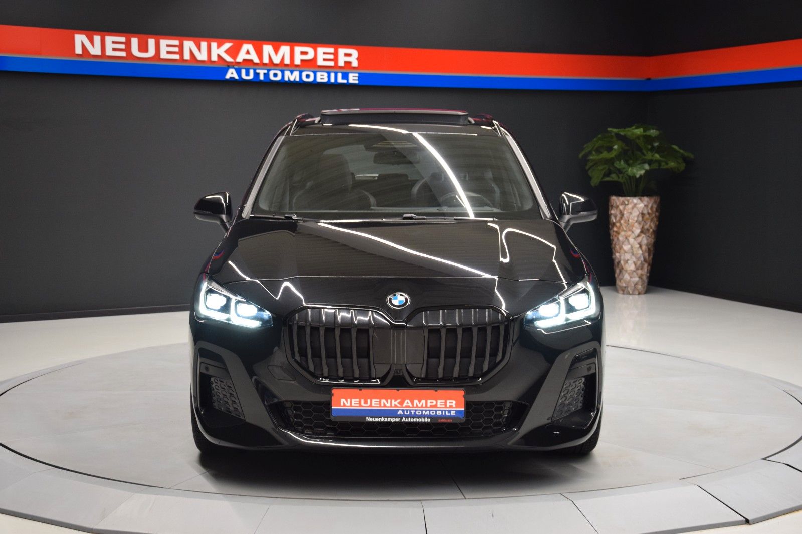 Fahrzeugabbildung BMW 223i xDrive Active Tourer M Sport Pano HuD AHK