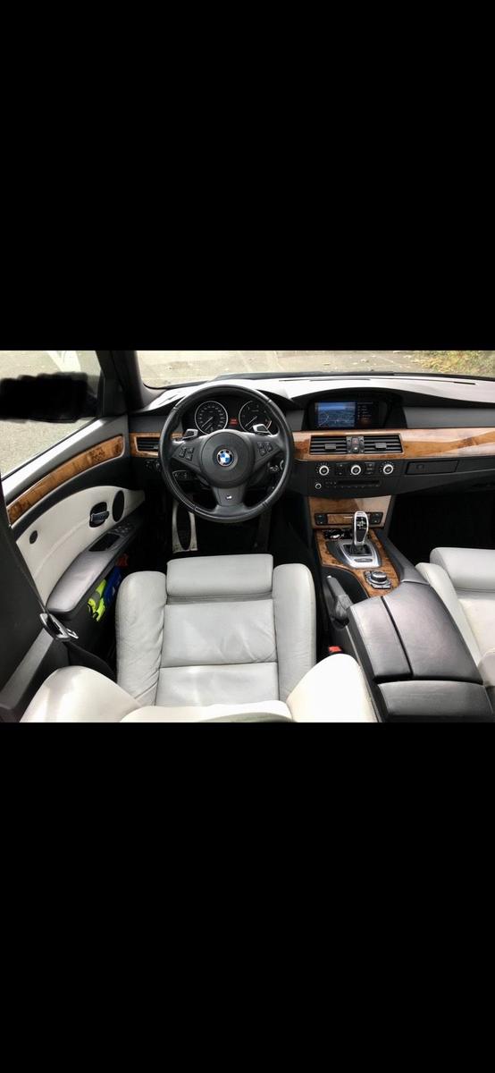 BMW 530 2008 — салон