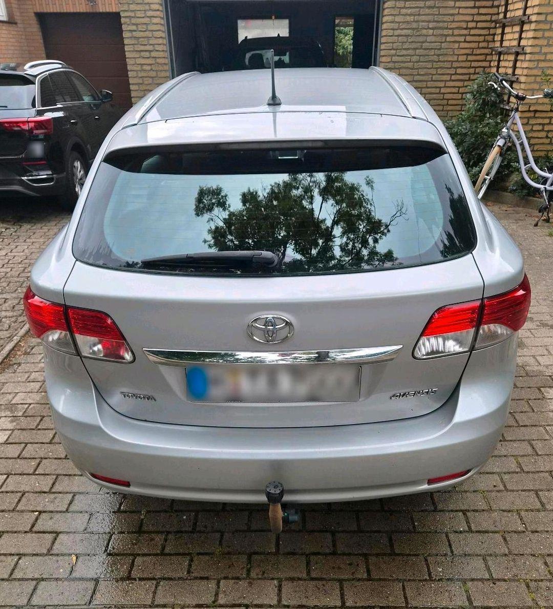 Toyota Avensis 2012 — photo 6
