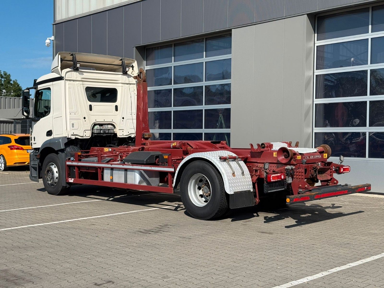 Fahrzeugabbildung Mercedes-Benz Actros 5 1835 4x2  MEILLER RK 14-65 Abrollkipper