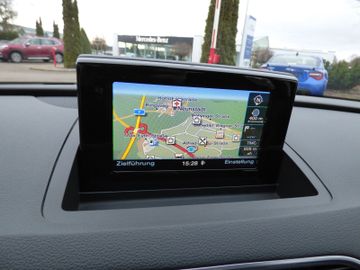 Bild 13 Audi Q3 1.4 TFSI Basis, S-Line, Navi, AHK