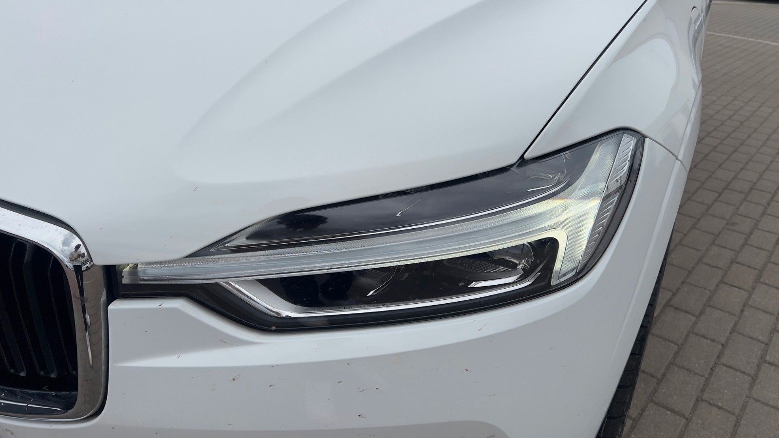 Fahrzeugabbildung Volvo XC60 T8 AWD *LUFT*STHZG*AHK*4x Sitzhzg*22Zoll*