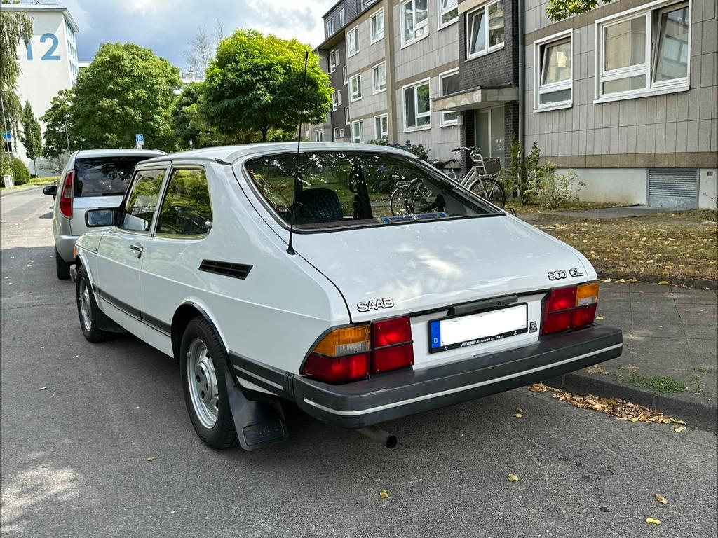 Saab 900