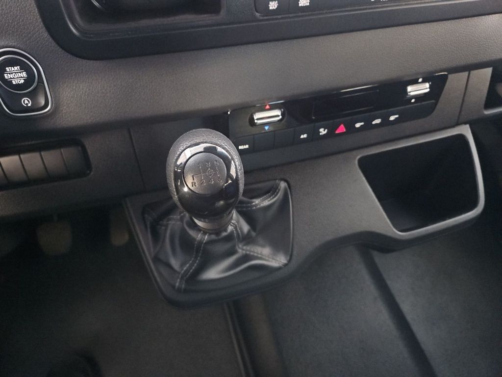 Fahrzeugabbildung Mercedes-Benz Sprinter 317 Kombi L2H2 Mobility Rollstuhl Lift