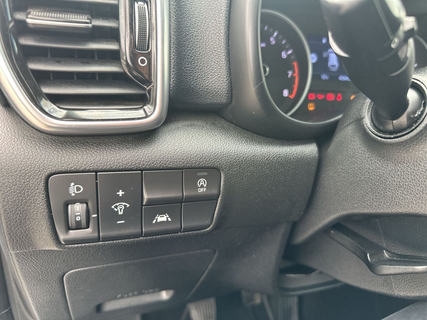Fahrzeugabbildung Kia Sportage 1.6 Dream Team 2WD +Navi+Mehrzonenklima