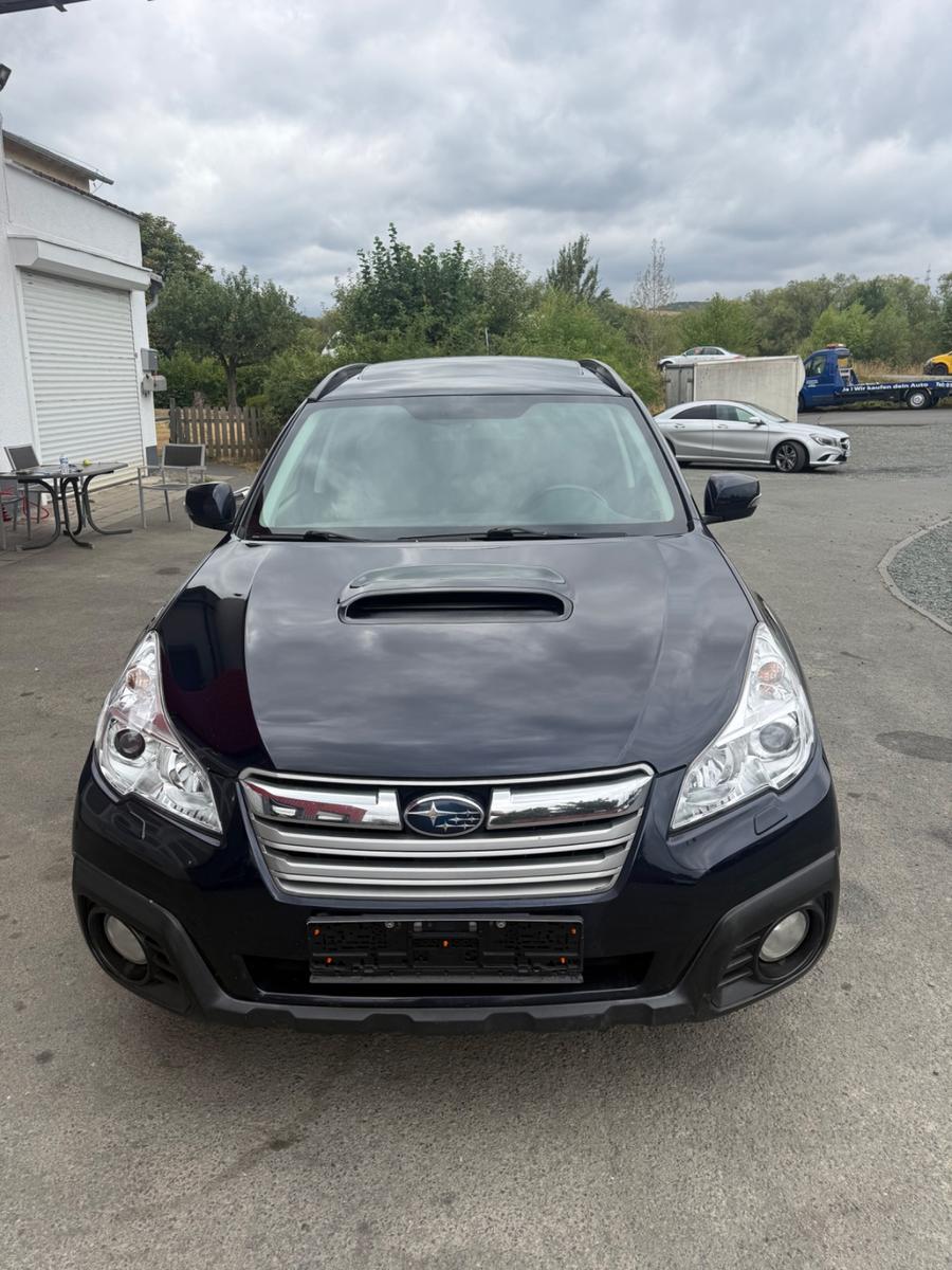 Subaru Outback 2013 — rear view