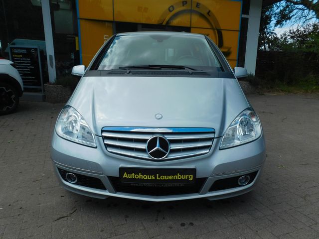 Foto: MERCEDES-BENZ A 180 +AUTOMATIK+SHZ+NAVI+AHK (Fahrzeug-Nummer 430182721)