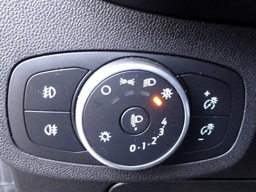 Fahrzeugabbildung Ford Fiesta 1,1 Cool & Connect Sitzheizung/Klima