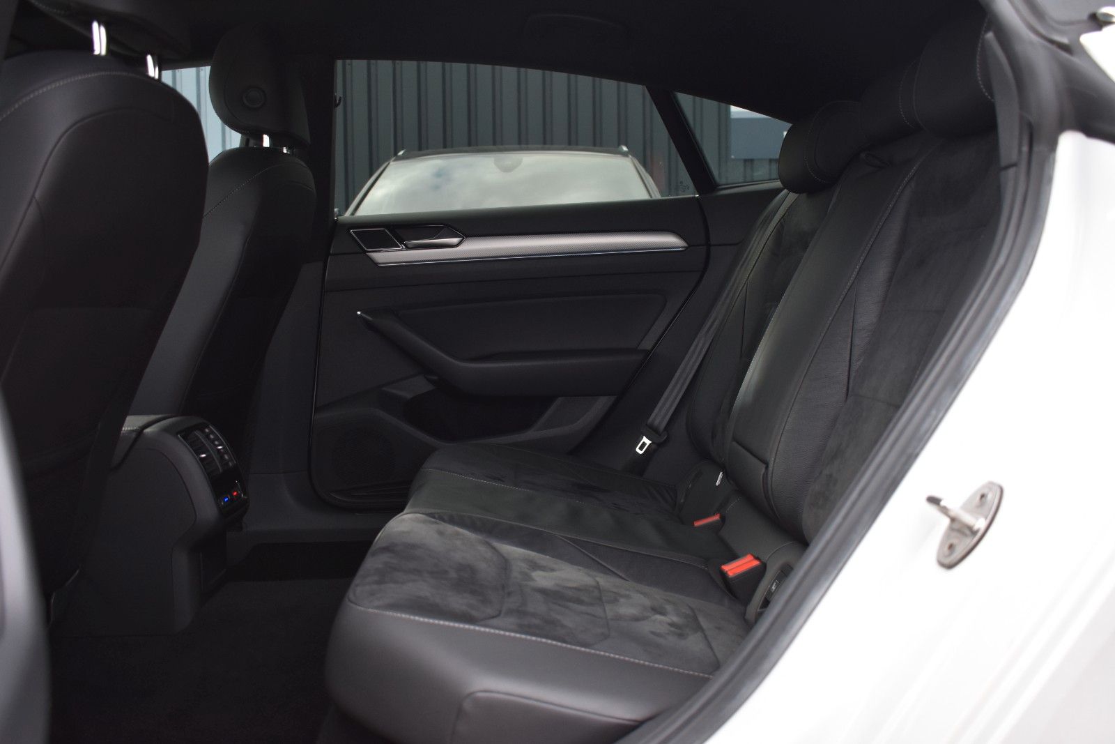 Fahrzeugabbildung Volkswagen Arteon R-Line 4Motion PANO/AHK/STH/MASAGE/DYNAUD