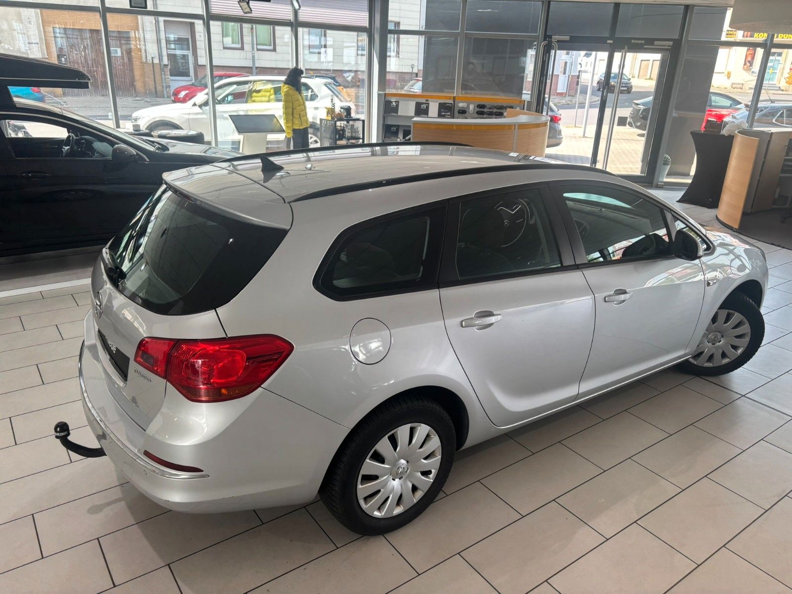 Fahrzeugabbildung Opel Astra J ST 1.4T Edition AHK/ALLWETTER/SHZ/NAVI