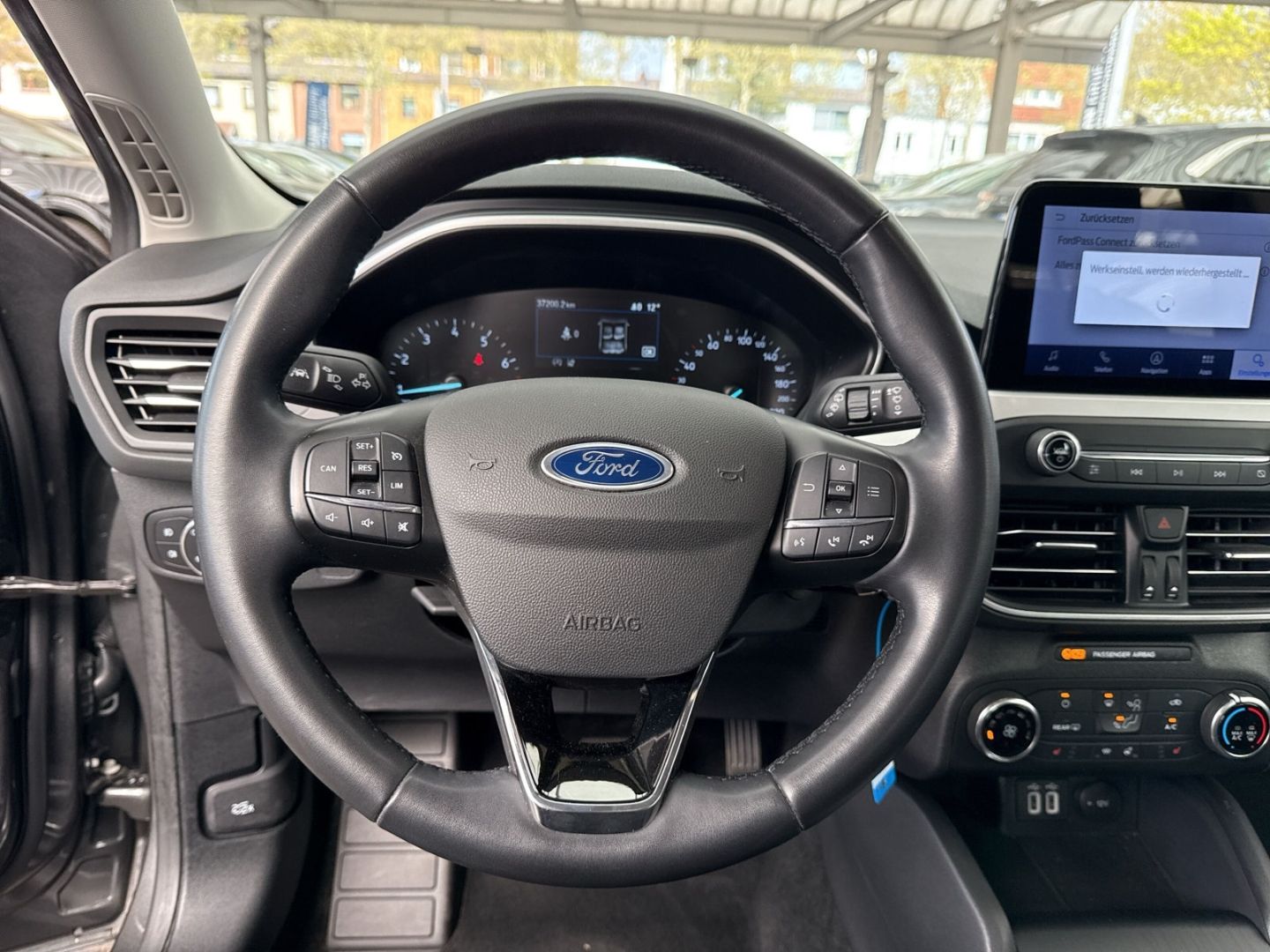 Fahrzeugabbildung Ford Focus Turnier Cool & Connect Winterpaket AHK sch