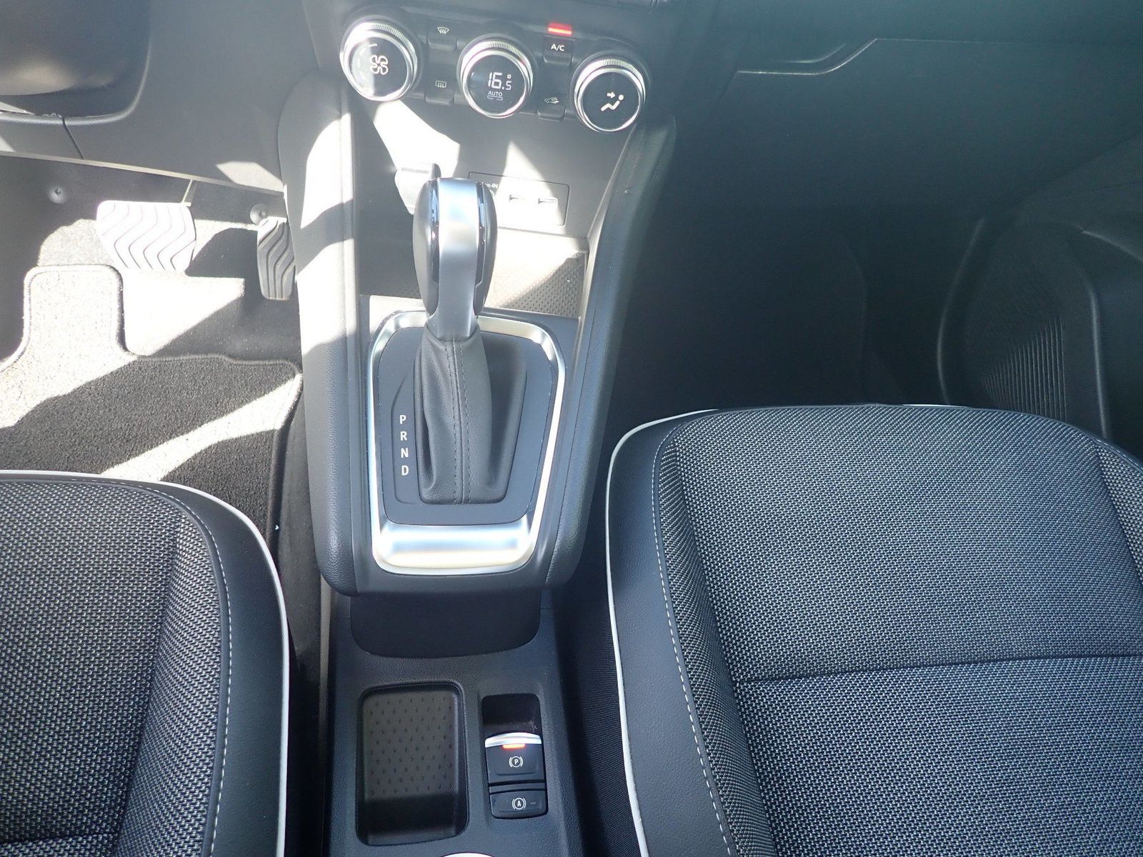 Fahrzeugabbildung Renault Captur Intens TCe 130 EDC