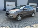 Hyundai ix35 Premium AWD 4X4 - Hyundai ix35 Gebrauchtwagen in Frankfurt