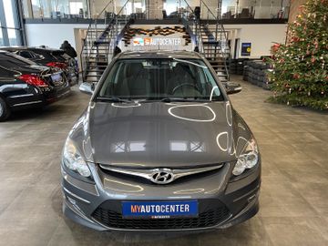 Hyundai i30 *TEMPOMAT*SZHZ*KLIMAAUTOMATIK*PDC*