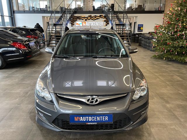 Hyundai i30 *TEMPOMAT*SZHZ*KLIMAAUTOMATIK*PDC*