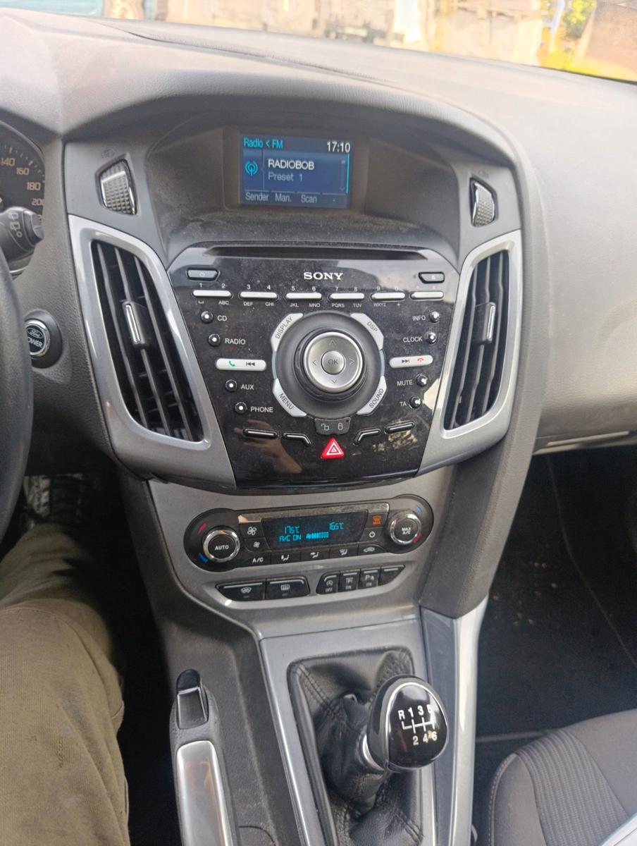 Ford Focus 2011 — photo 15