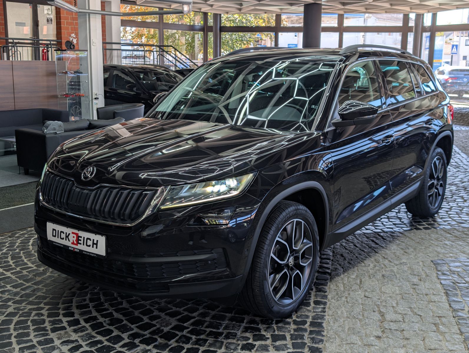 Fahrzeugabbildung SKODA Kodiaq Clever 4x4 PANO*AHK*CANTON*4xSHZ*7-Sitzer