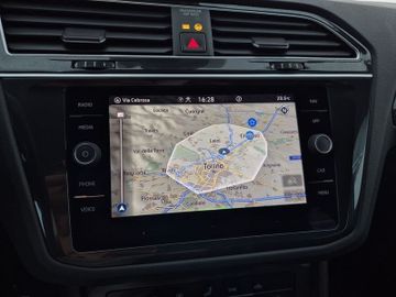 Volkswagen Tiguan - 12