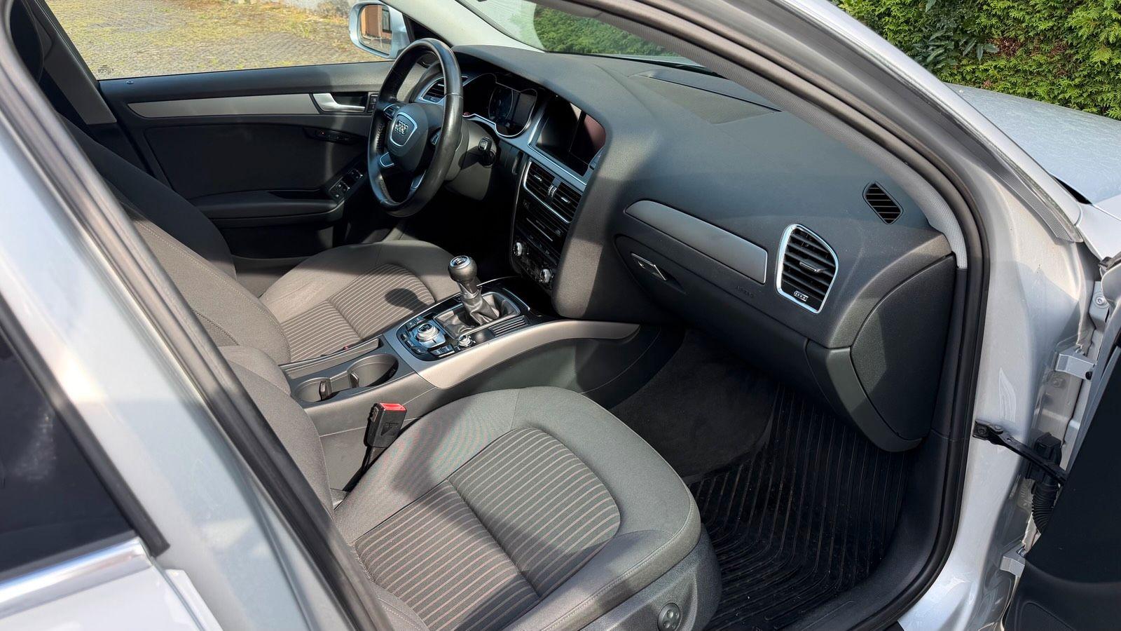 Audi A4 2012 — photo 15