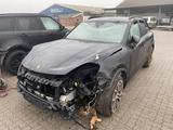 Porsche Cayenne Turbo 4.0 - Porsche: Unfallwagen
