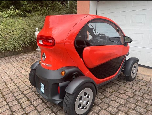 Renault Twizy 45 km/h mit Türen und Scheiben