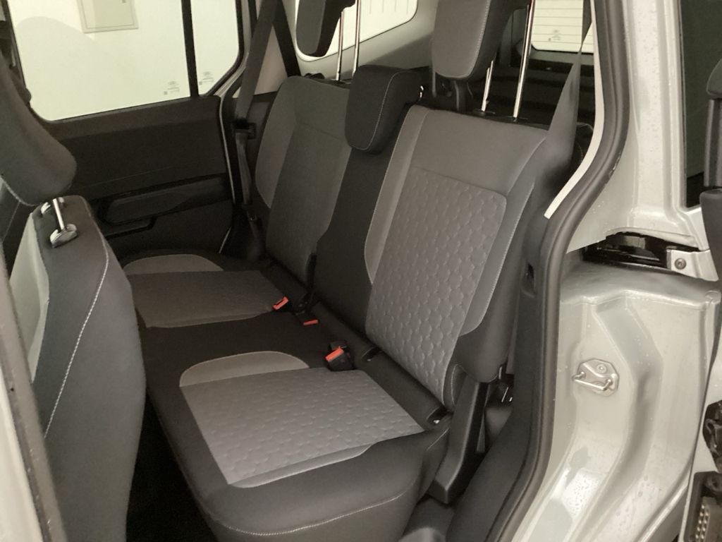 Fahrzeugabbildung Ford Tourneo Courier Titanium, Winterpaket