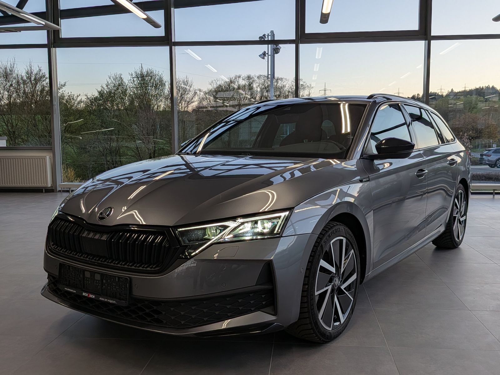 Fahrzeugabbildung SKODA Octavia 2.0 TDI DSG Sportline Matrix AHK 5J-Gara