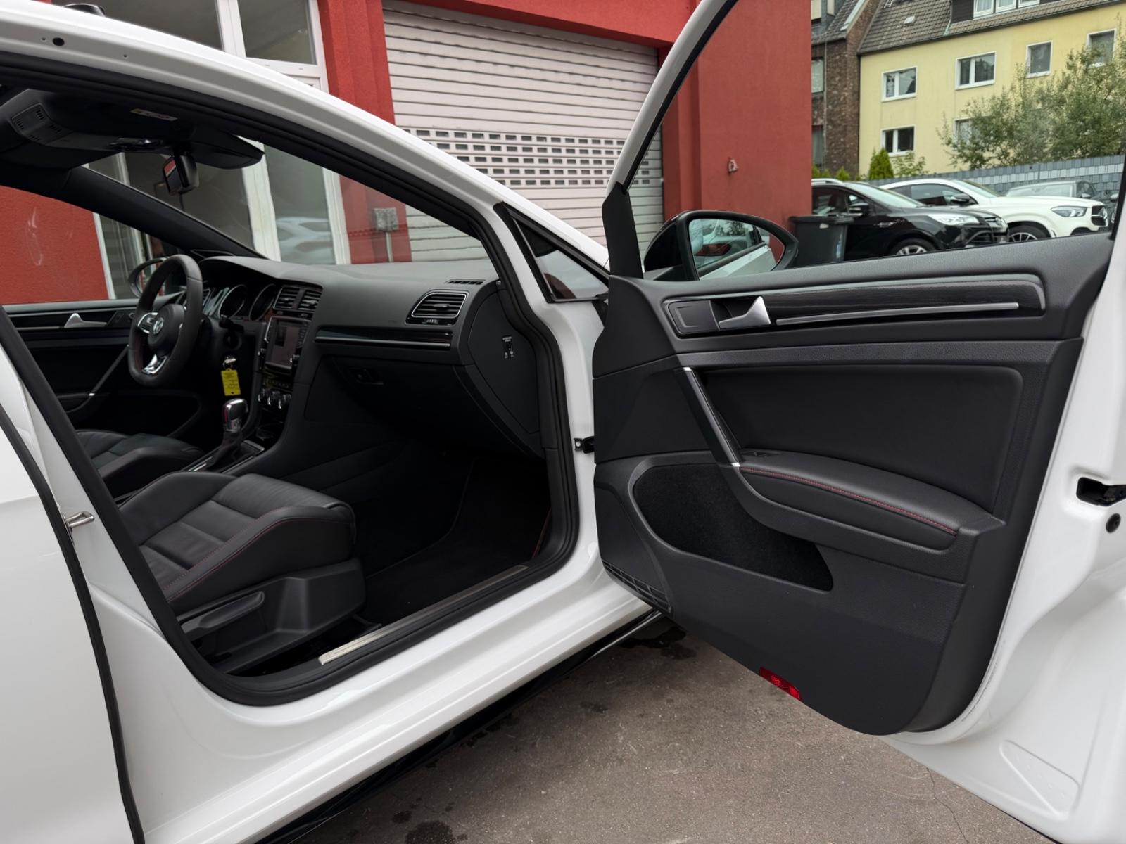 Volkswagen Golf VII Lim. GTI Clubsport*DYNAUDIO*PANO*LEDER*