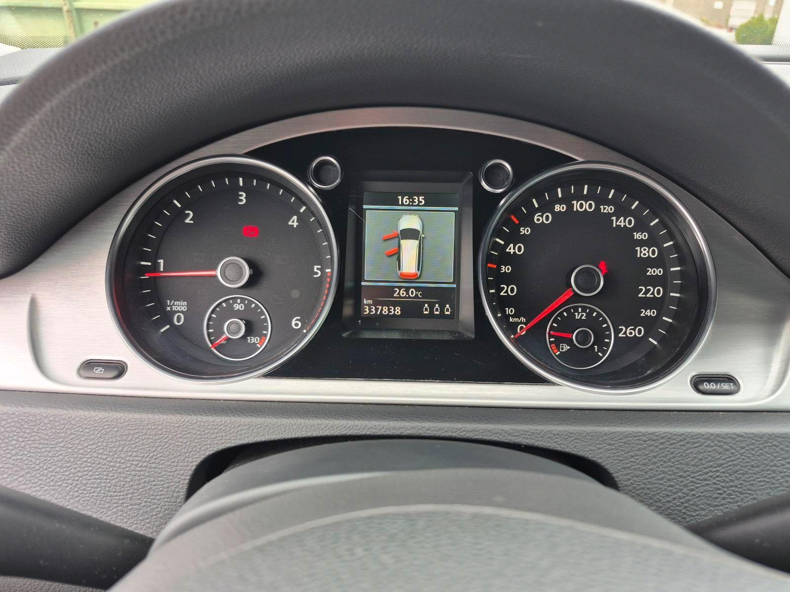 Volkswagen Passat 2012 — photo 13