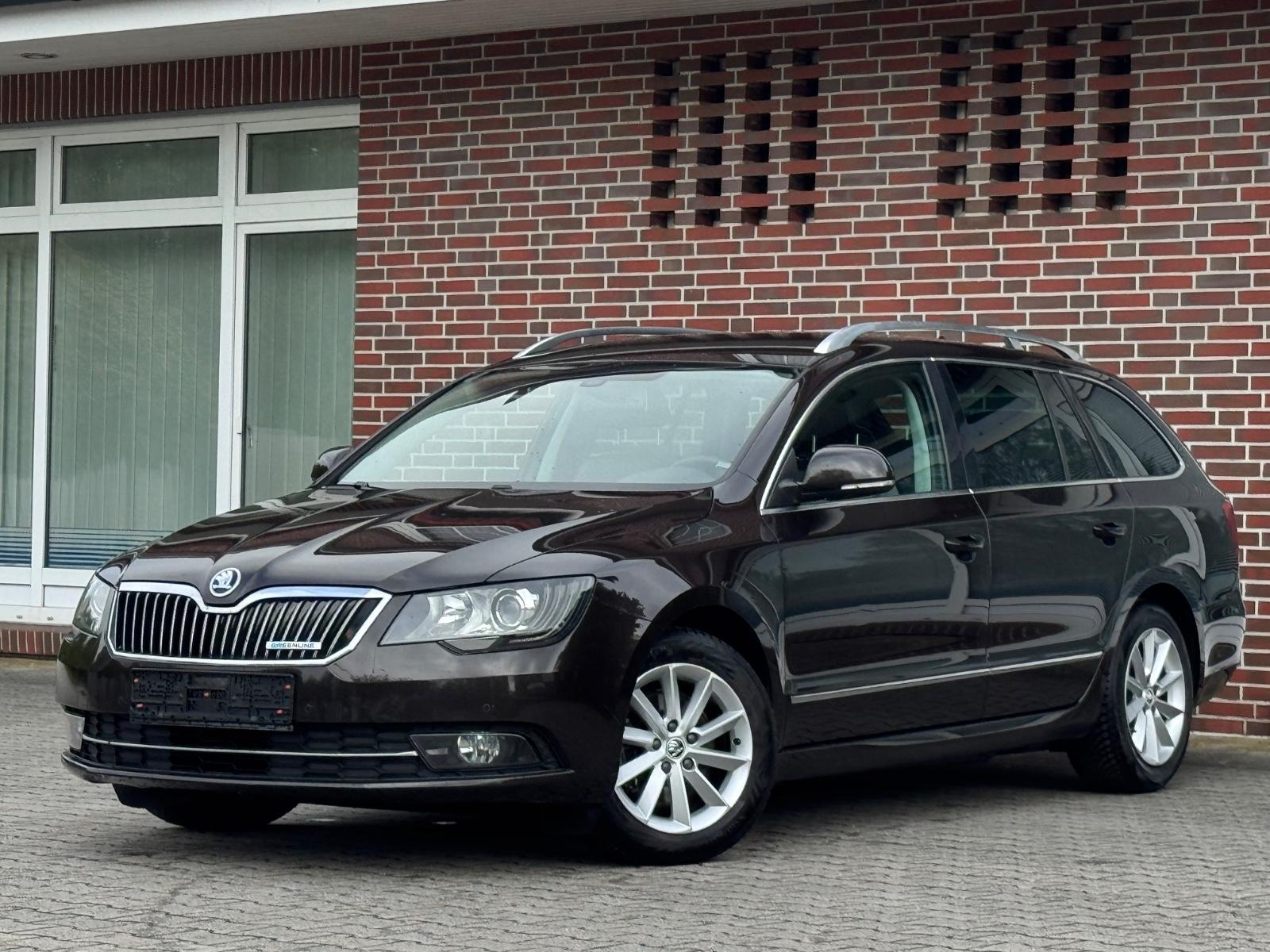 Skoda Superb Combi Ambition*LEDER*BI-XENON*AHK*NAVI*