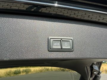 Audi Q2 35 TFSI basis 7-Gang S tronic|Kamera|Navi|LED