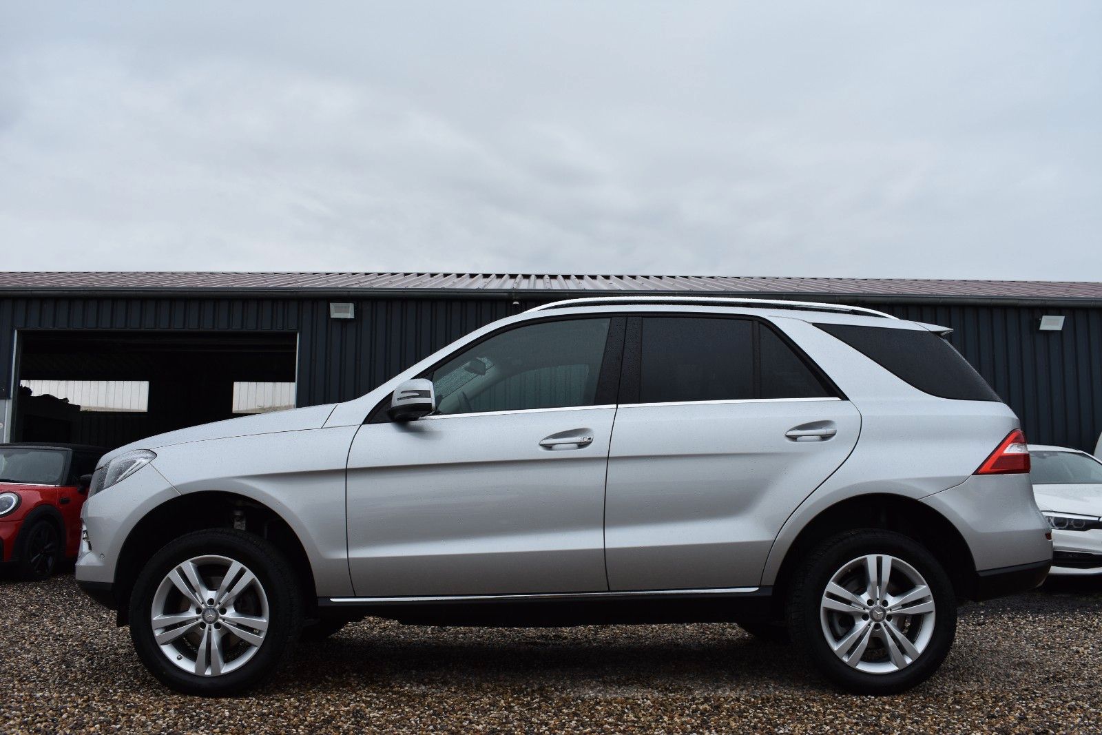 Fahrzeugabbildung Mercedes-Benz ML 350 CDI BlueTec 4Matic AHK/PANO/DISTRONIC