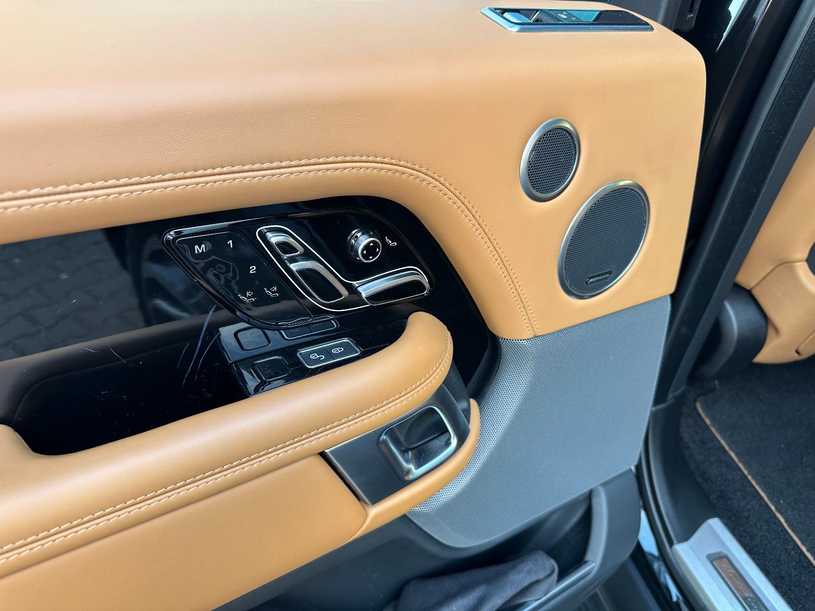 Fahrzeugabbildung Land Rover RANGE ROVER AUTOBIOGRAPHY*VOLLAUS.+1.HAND*