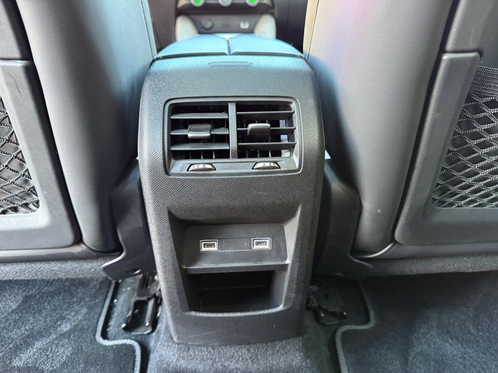 Fahrzeugabbildung Citroën C5 X PureTech 180 Start&Stop EAT8 SHINE PACK