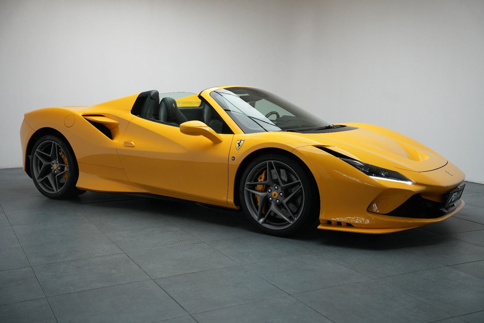 Fahrzeugabbildung Ferrari F8 Spider Giallo Modena *Lift*Carbon*Kamera*