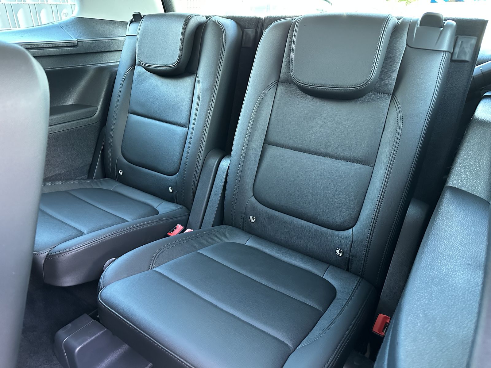 Fahrzeugabbildung Volkswagen Sharan 1.4 TSI DSG 7-Sitzer HL NAV+XEN+AHK+PANO