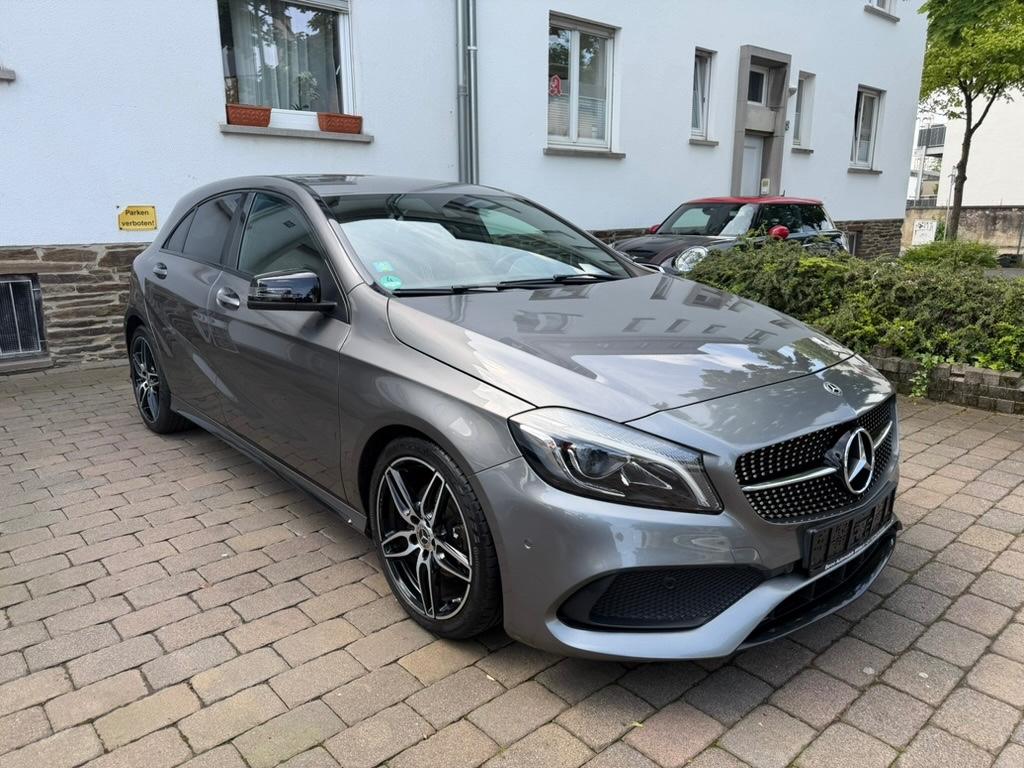 Mercedes-Benz A 180 AMG Paket BlueEfficiency - 1. Hand -