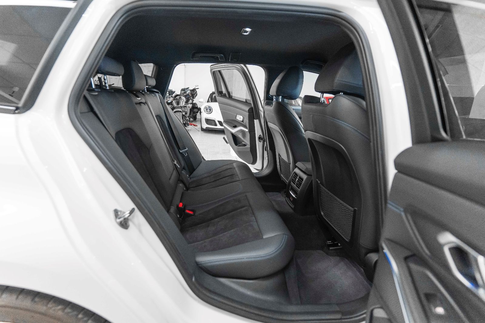 Fahrzeugabbildung BMW 320d Touring  M Sport PDC SZH