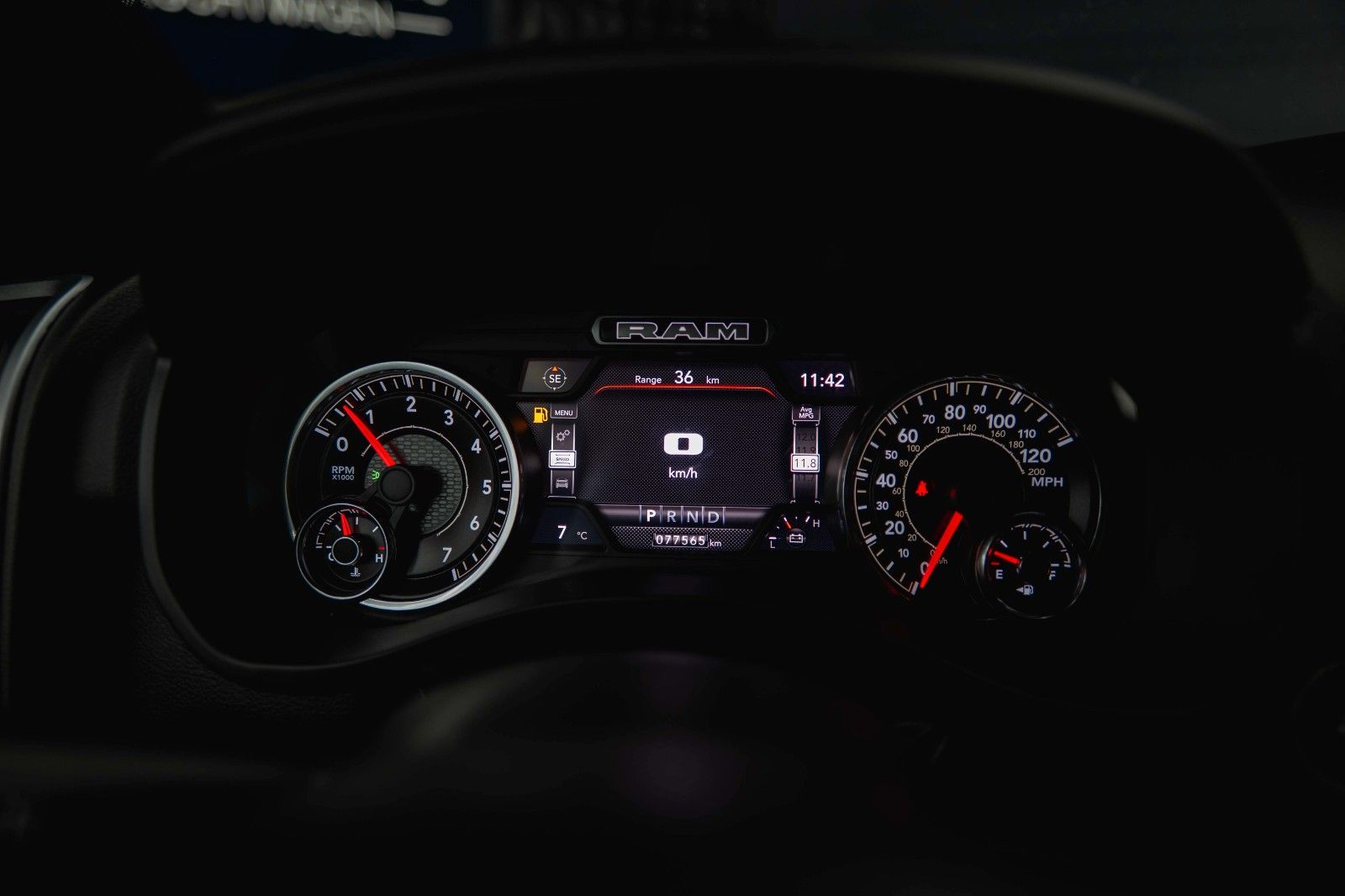 Fahrzeugabbildung Dodge RAM 5.7 V8 HEMI 4x4 OFFROAD Night-Paket *LED*19%