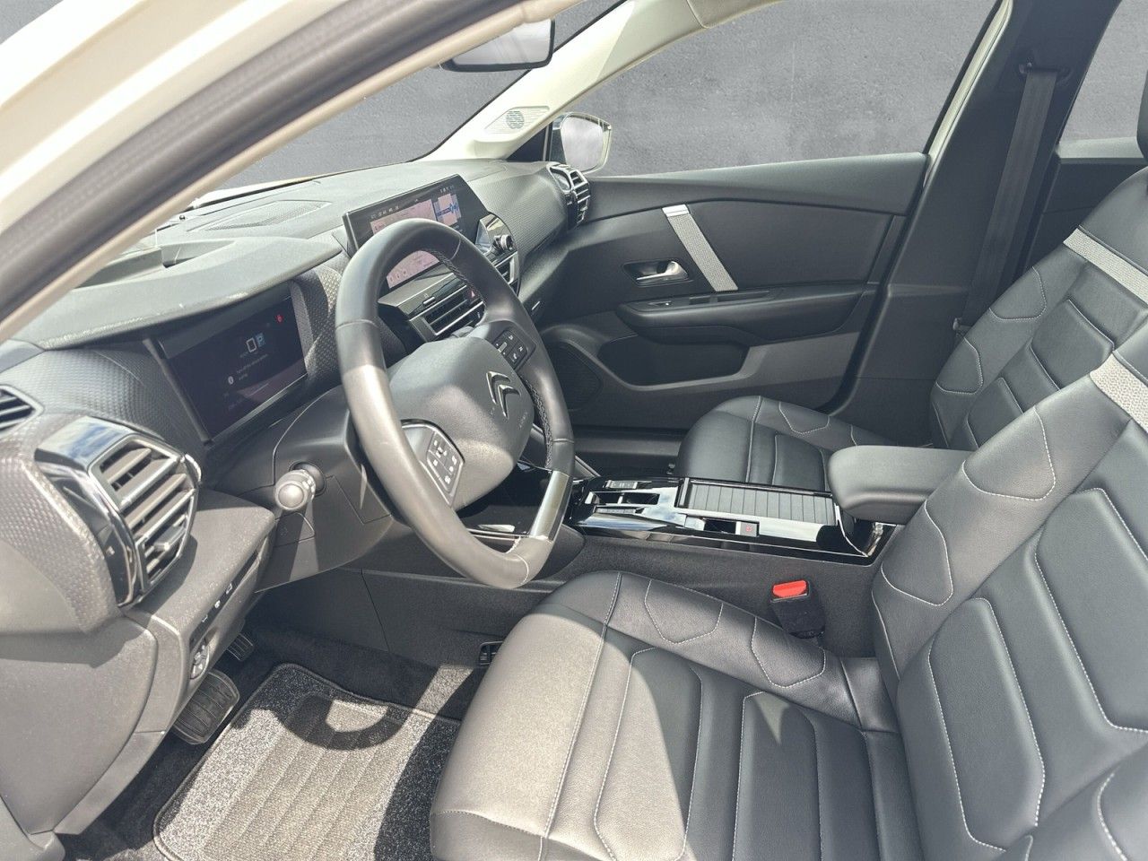 Fahrzeugabbildung Citroën ë-C4 X Shine-1Hnd-Navi-Schiebedach* - mit KI generiert/bearbeitet