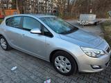 Opel Astra 1.6 Design Edition Automatik - Opel Astra aus 2010: 1.6