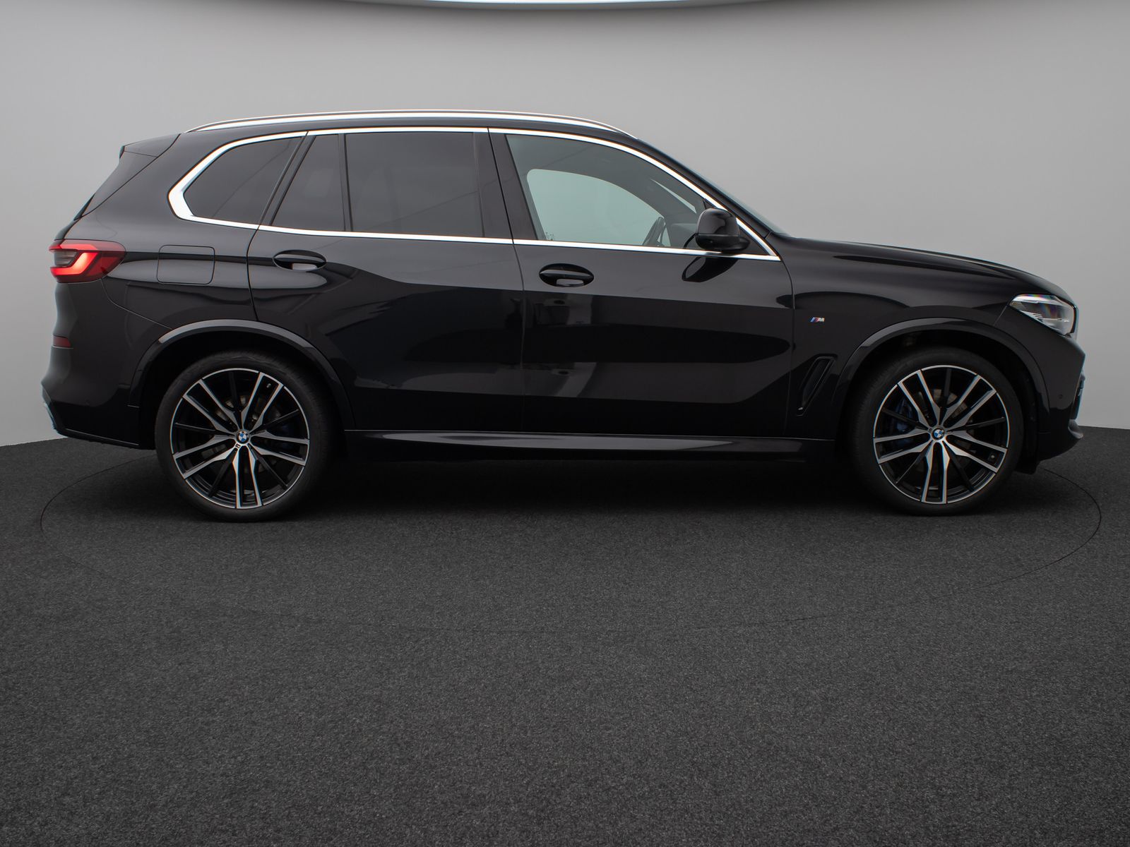 Fahrzeugabbildung BMW X5 xD30d M Sport 360° HUD DAB 4xKlima AHK 22Zoll
