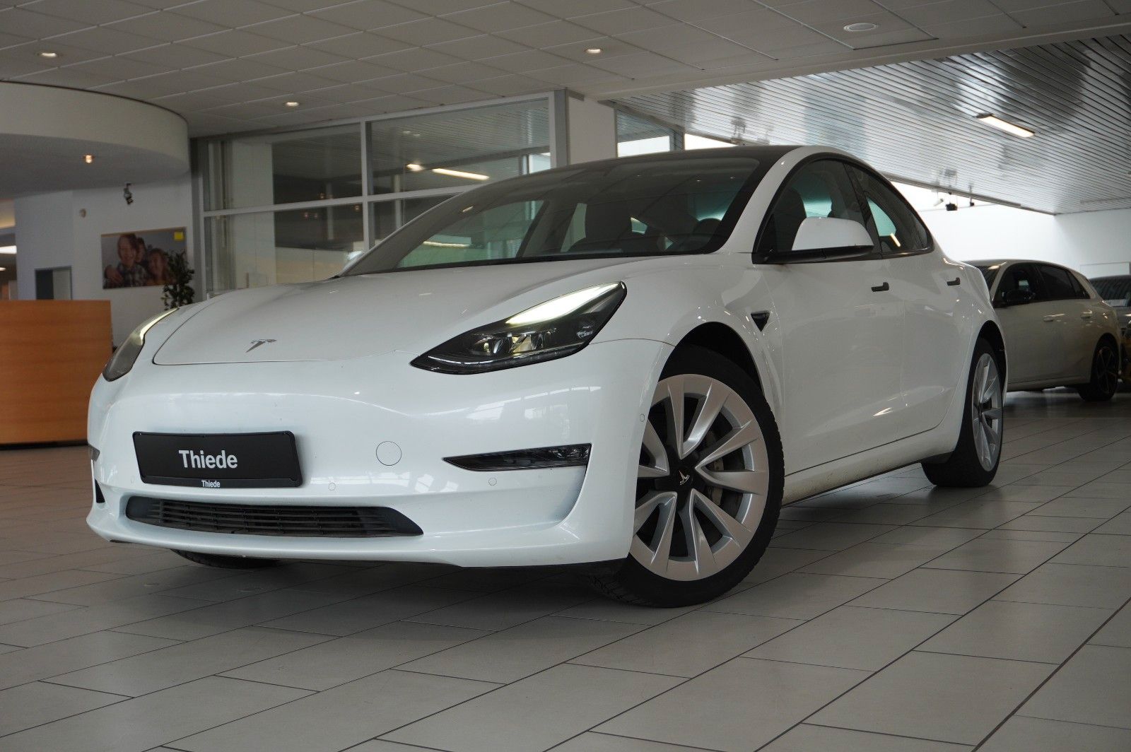 Fahrzeugabbildung Tesla Model 3 LONGRANGE DUAL-MOTOR NAVI/KAMERA/DAB/AMD