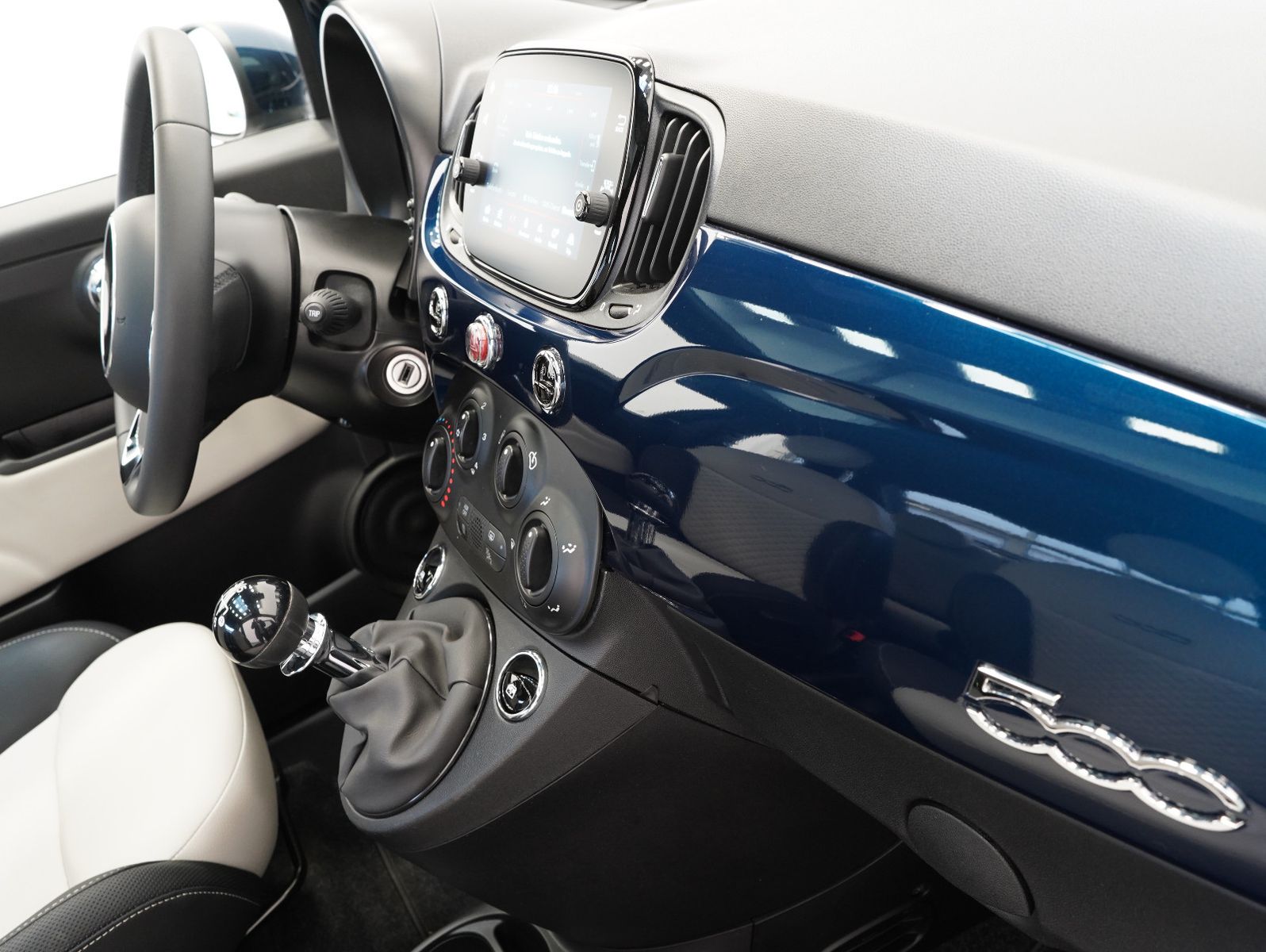 Fahrzeugabbildung Fiat 500 1.0 Mild Hybrid Dolcevita PANORAMA