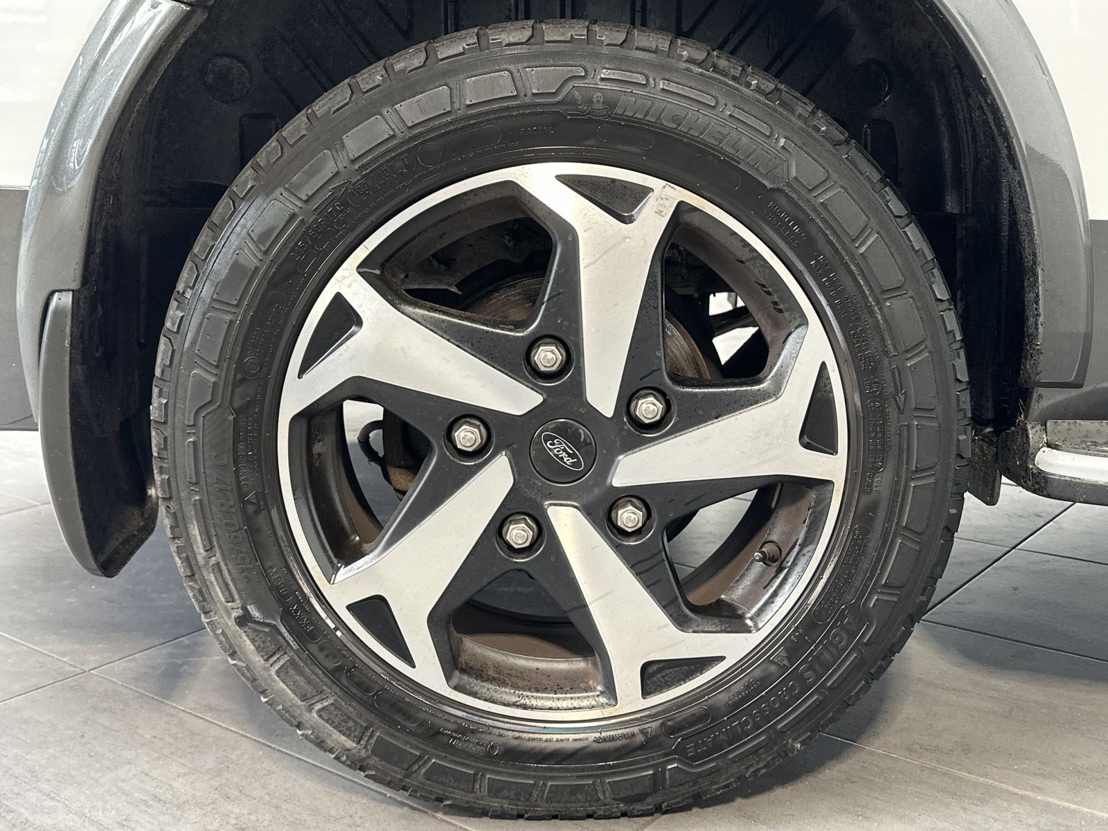 Fahrzeugabbildung Ford Tourneo Custom 320 L2H1 Active NAV+XEN+KAM+AHK