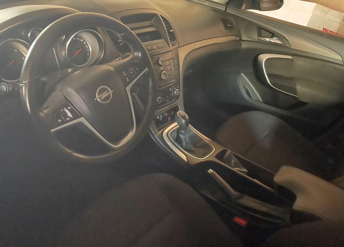 Opel Insignia 2010 — interior