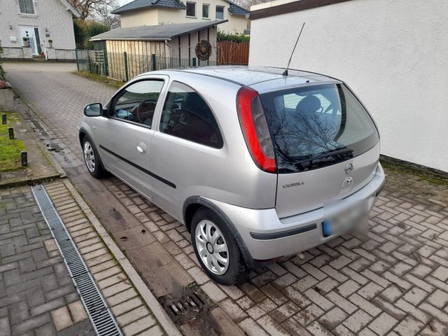 Opel Corsa C, silberner Flitzer mit 60PS